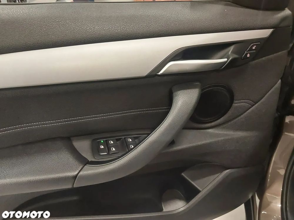 BMW X1 sDrive18i - 19