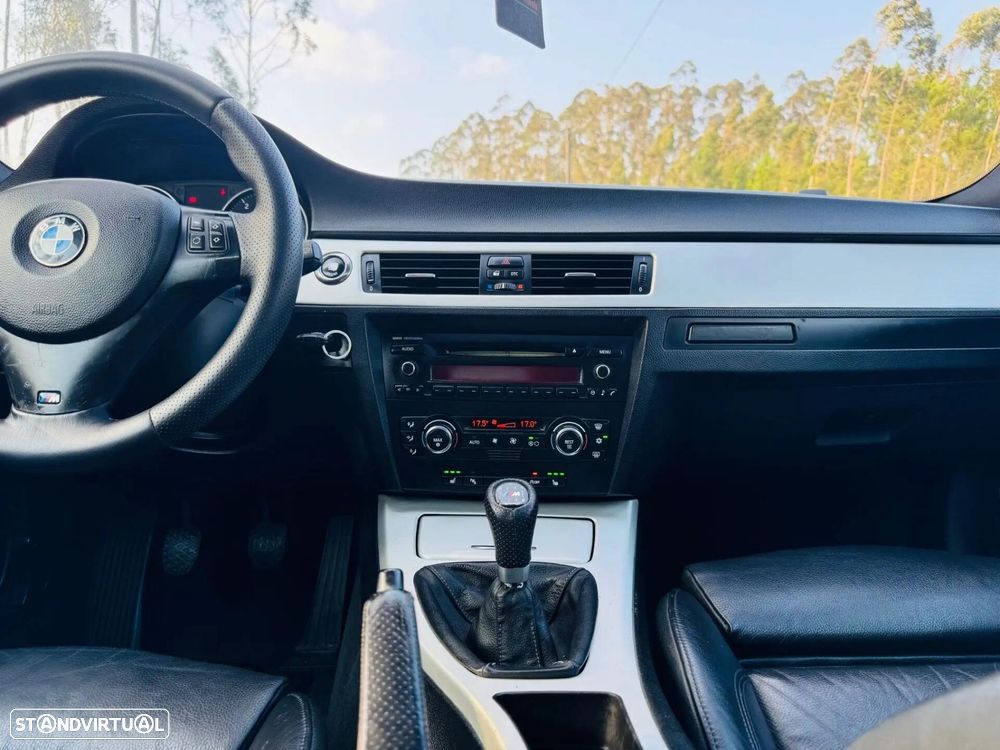 BMW 320 d Coupe - 32