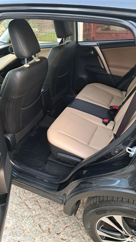 Toyota RAV4 2.0 D-4D Premium - 9