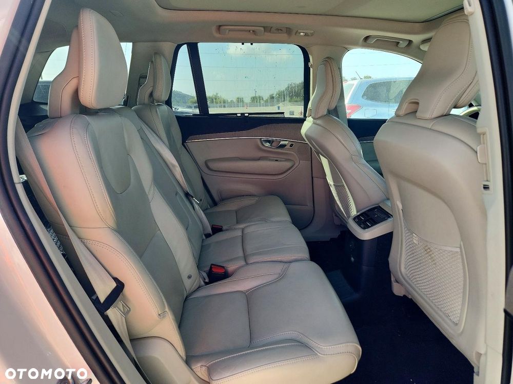 Volvo XC 90 - 9