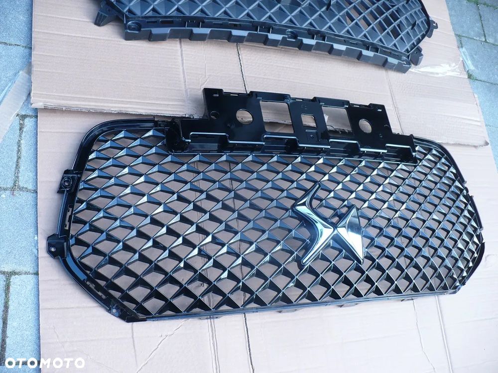 DS7 DS 7 x74 CROSSBACK ATRAPA GRIL CZARNY POLYSK 9820885677 - 5