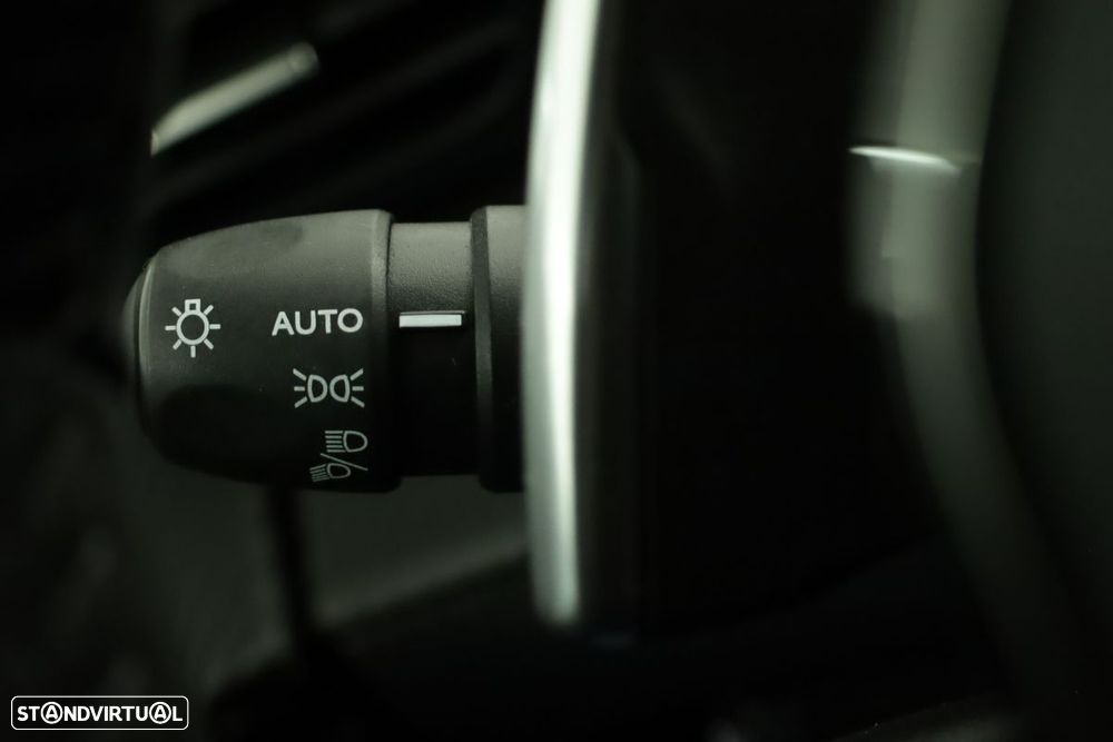 Peugeot 2008 1.2 PureTech Allure EAT8 - 17