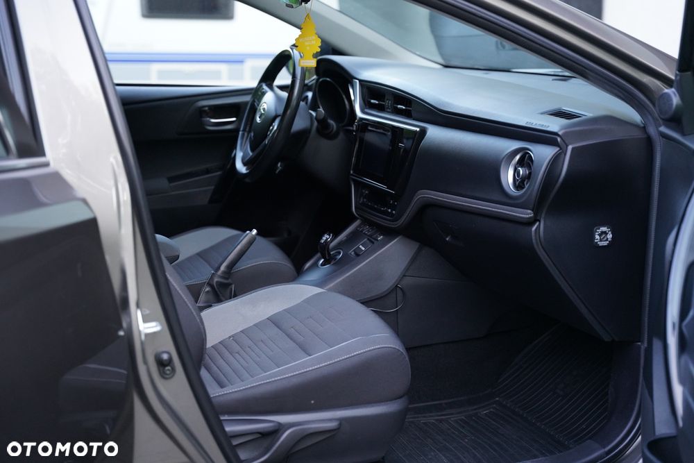 Toyota Auris - 16