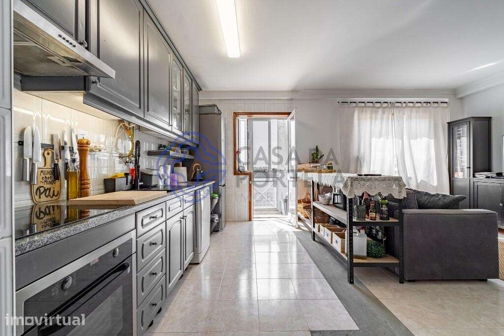 Apartamento T2+1 com excelente exposição solar, em condomínio com jard - Grande imagem: 2/27