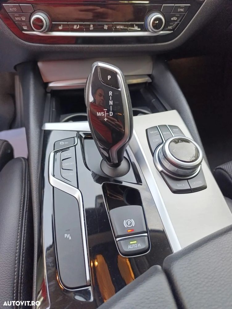 BMW Seria 5 520d Touring Aut. Sport Line - 11