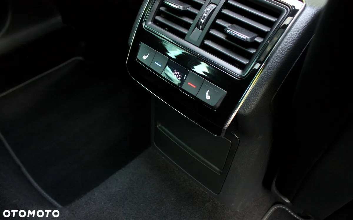 Skoda Superb Combi 2.0 TDI DSG Sportline - 12