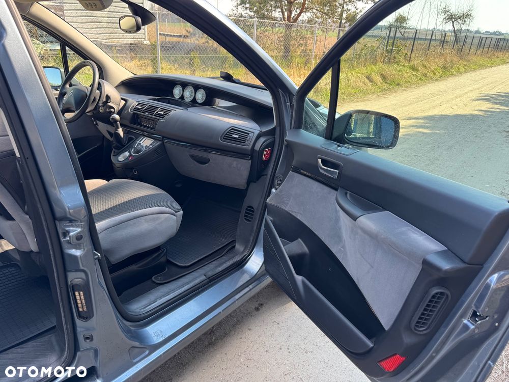 Citroën C8 2.0 16V Confort - 36