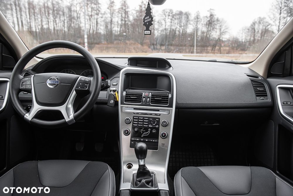 Volvo XC 60 2.4D AWD RDesign - 24