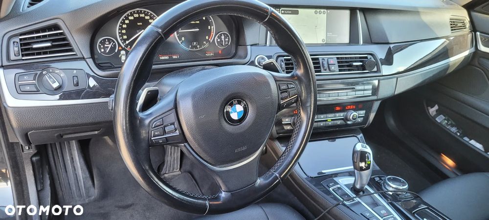 BMW Seria 5 520d xDrive - 14