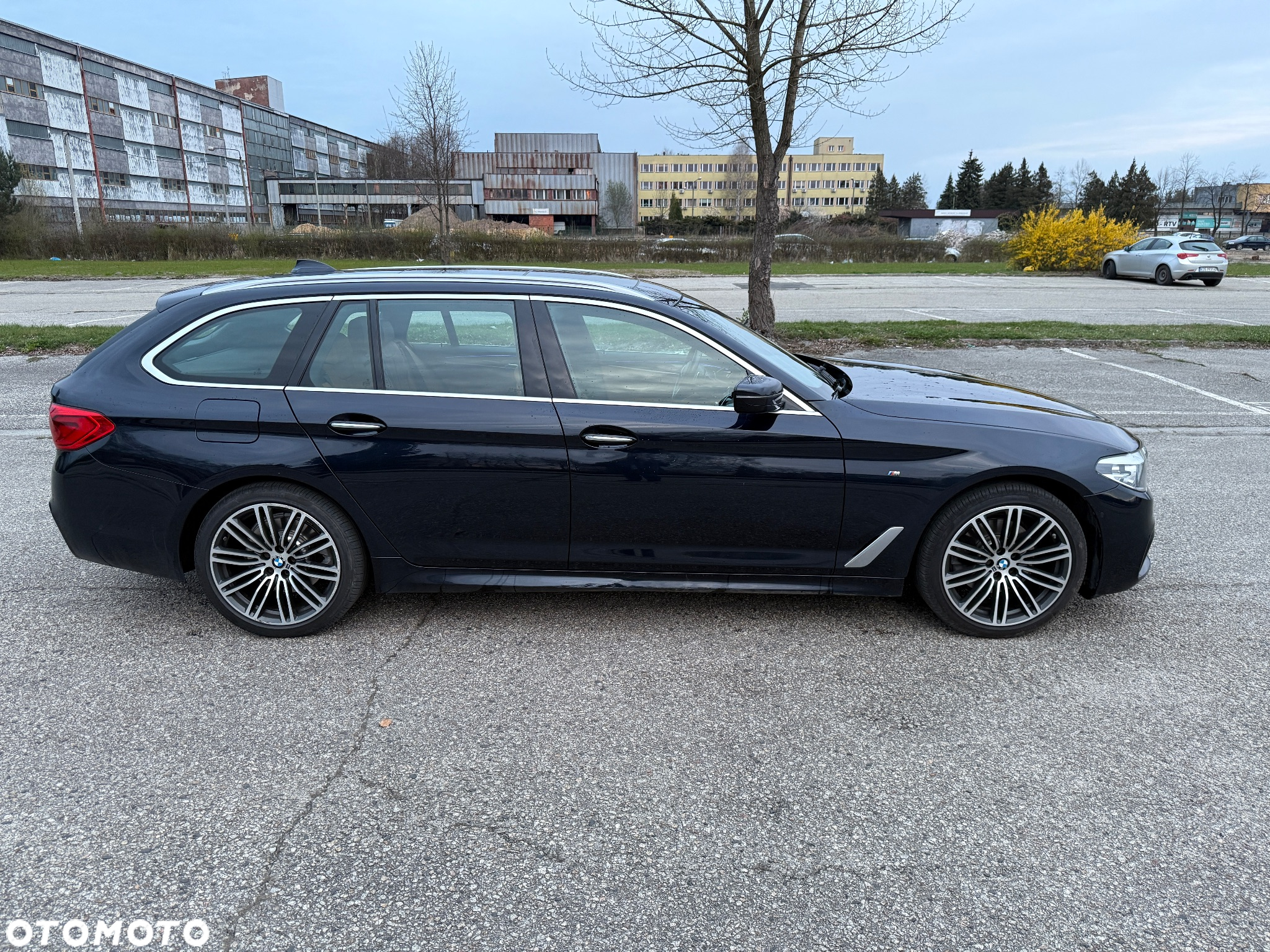 BMW Seria 5 520d xDrive Touring M Sport Edition - 9