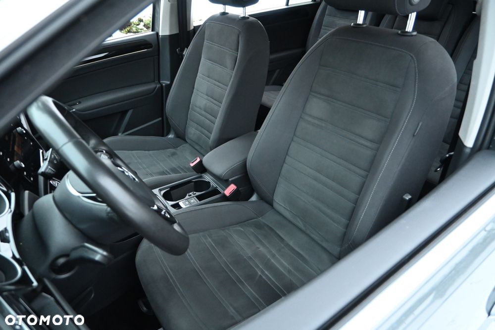 Volkswagen Touran 2.0 TDI SCR Highline - 26