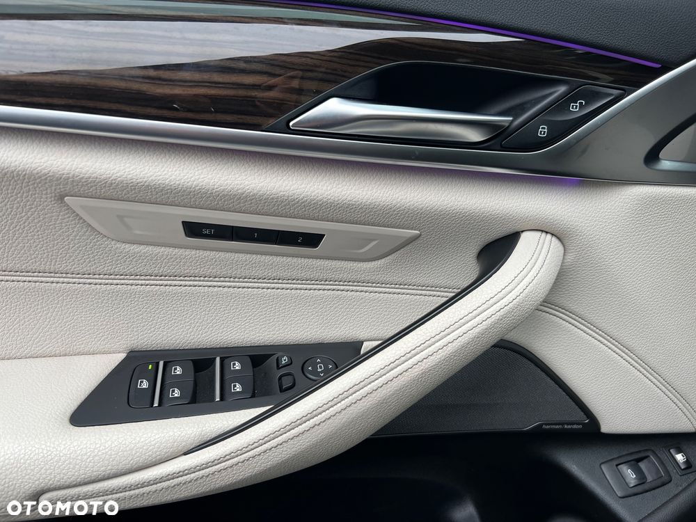 BMW Seria 5 530i Sport Line - 33