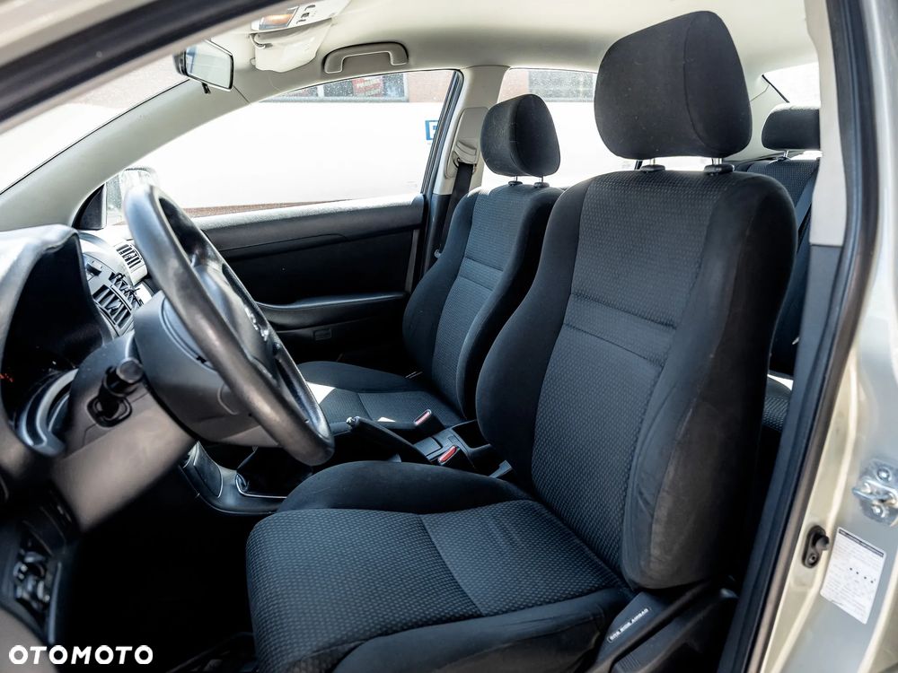 Toyota Avensis 1.8 VVT-i Luna - 16