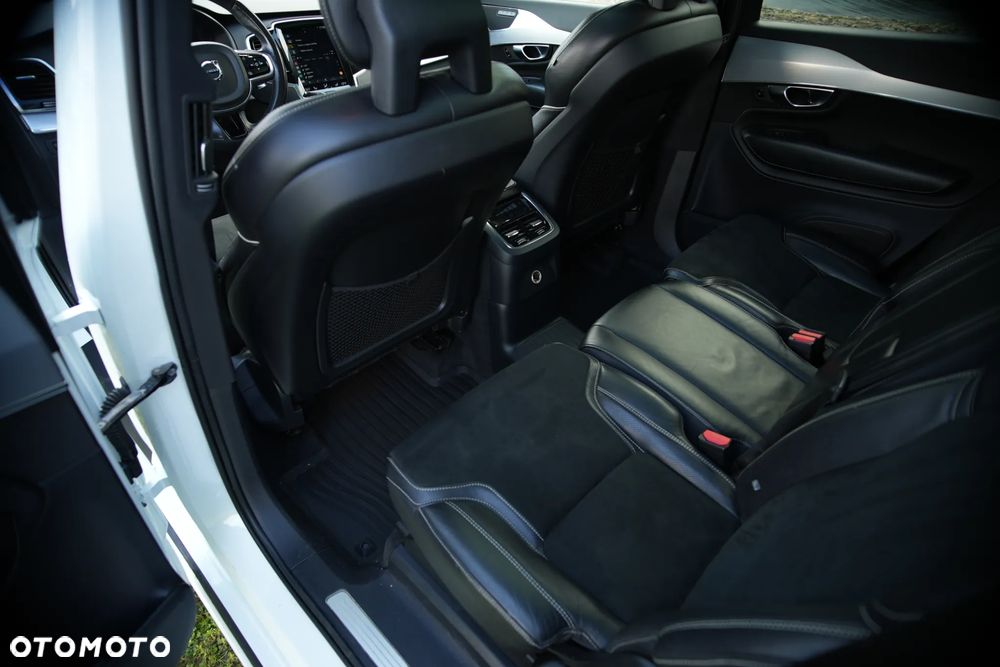 Volvo XC 90 T8 AWD Plug-In Hybrid Momentum 7os - 28