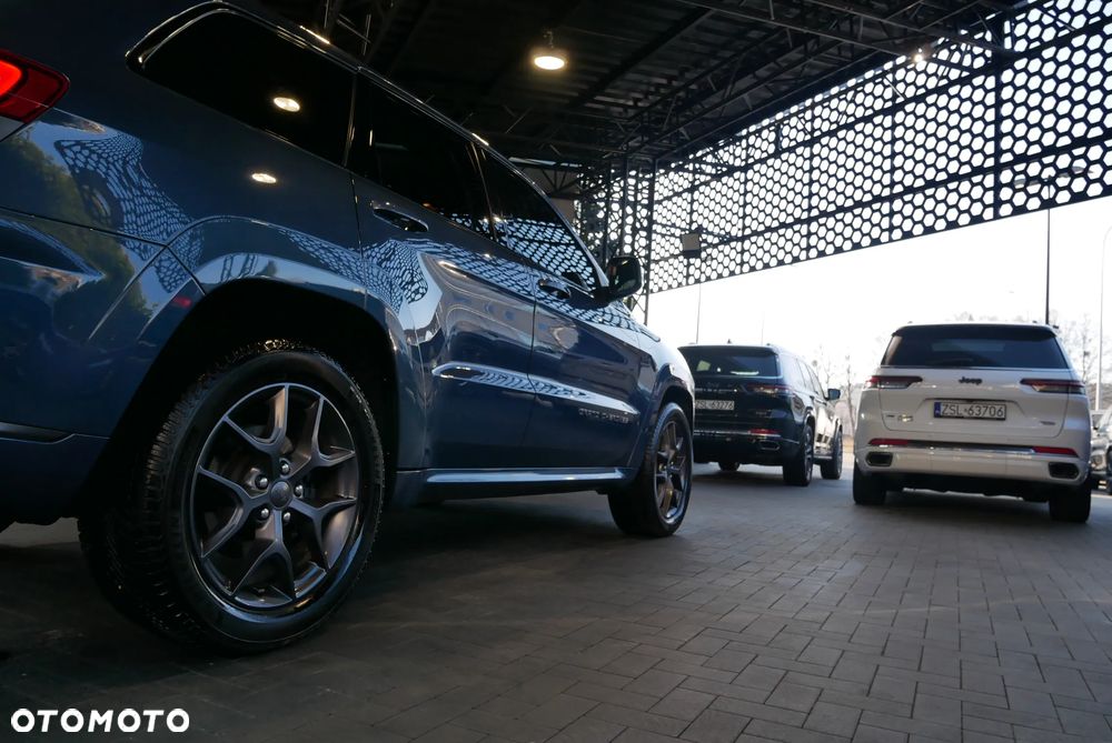 Jeep Grand Cherokee - 35