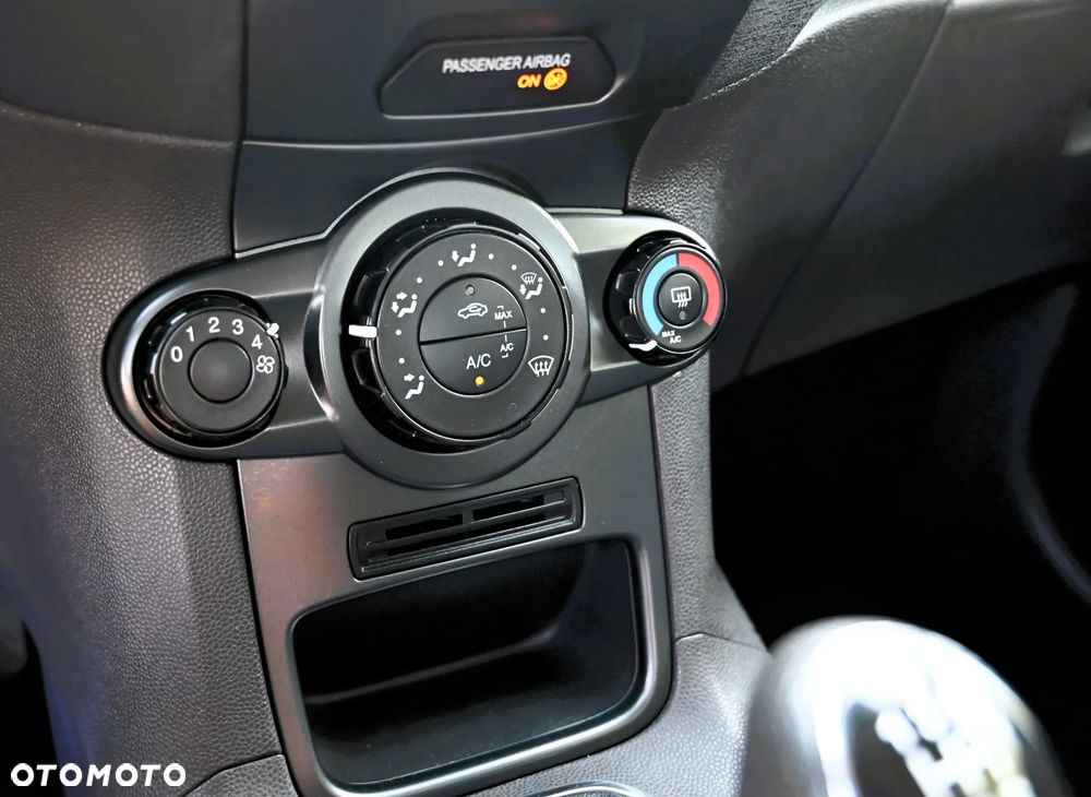 Ford Fiesta - 23