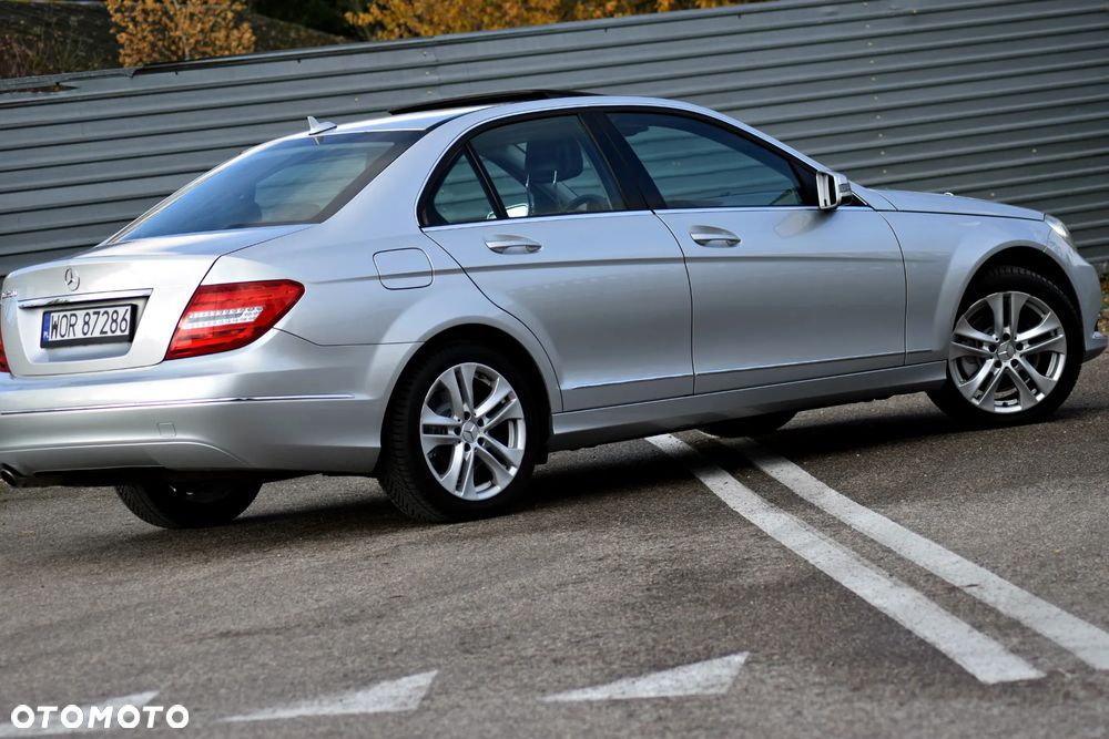 Mercedes-Benz Klasa C 250 CGI T Automatik BlueEFFICIENCY Elegance - 20