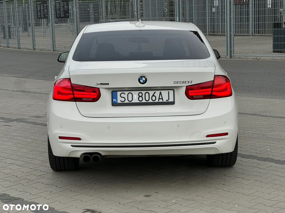 BMW Seria 3 330i xDrive Sport Line - 4