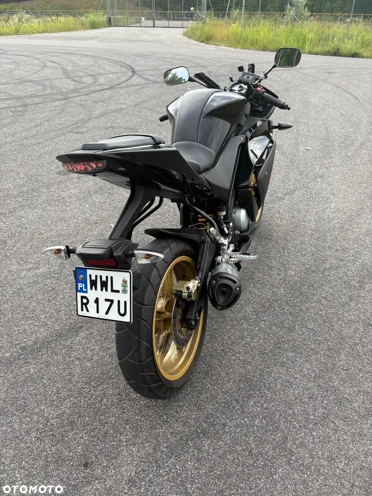Yamaha YZF - 11