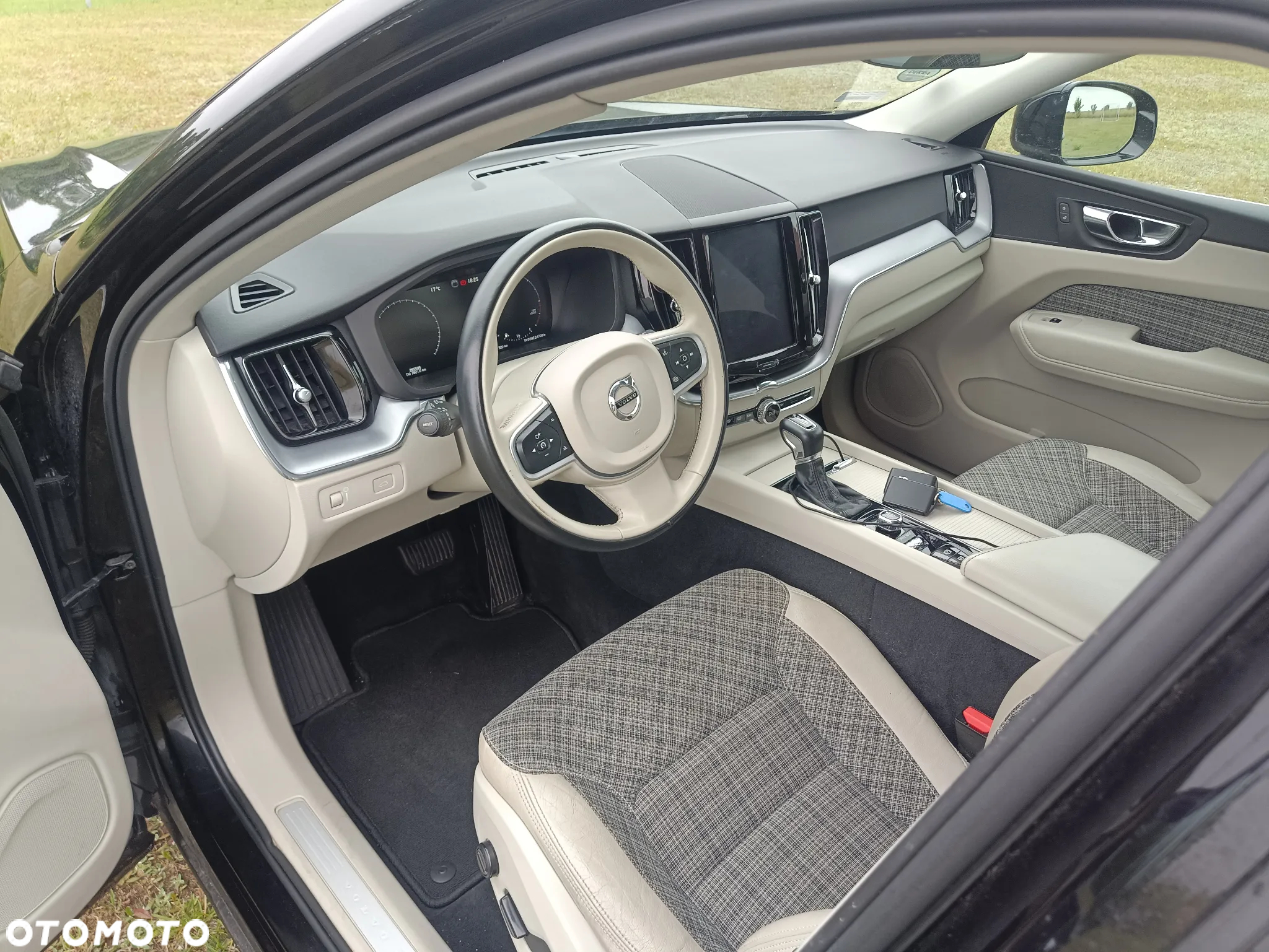 Volvo XC 60 D4 Momentum Pro - 17