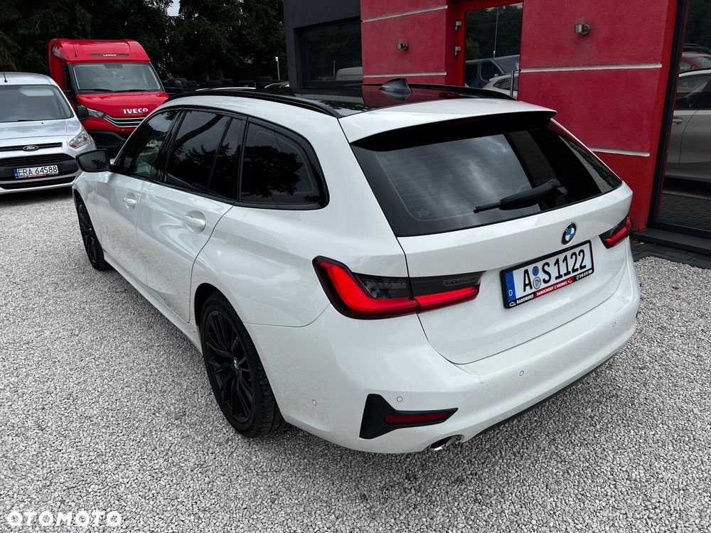 BMW Seria 3 320d xDrive Edition M Sport Shadow - 4