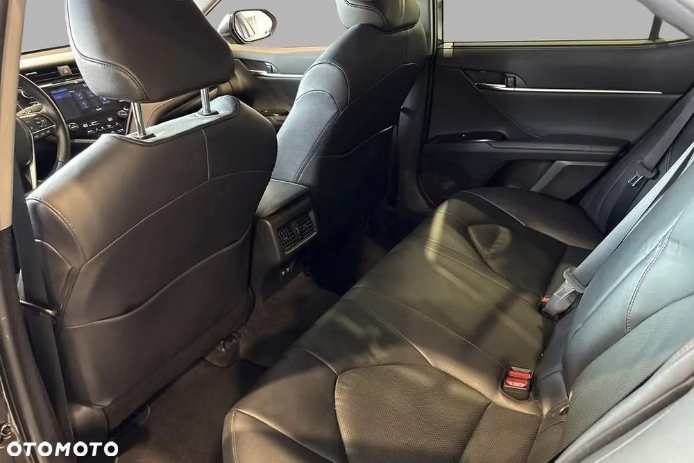 Toyota Camry Luxury - 13