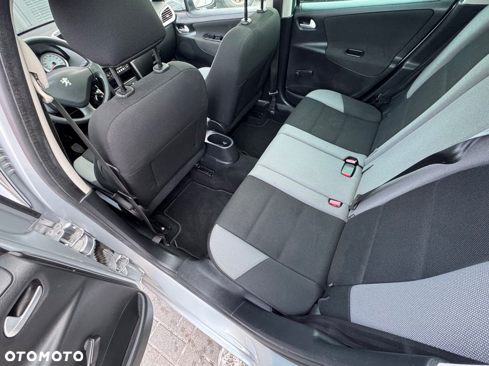 Peugeot 207 95 VTi Urban Style - 27