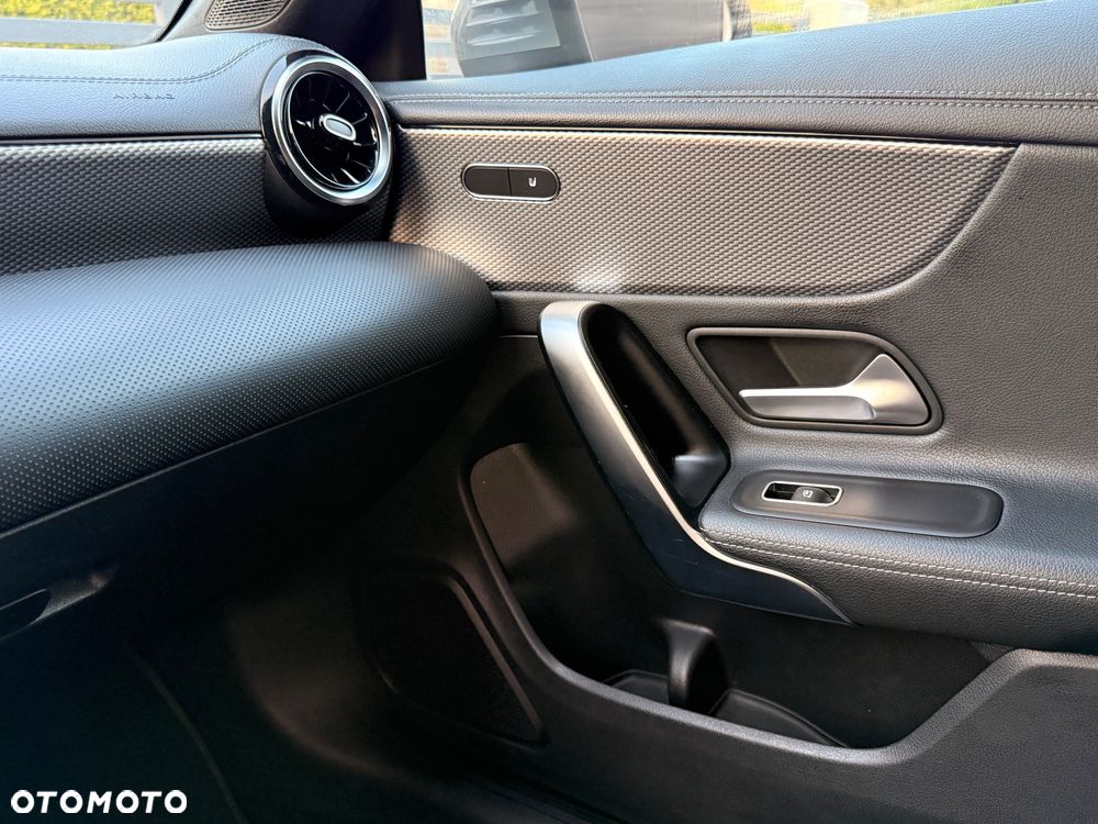 Mercedes-Benz CLA 220 d Progressive 8G-DCT - 33