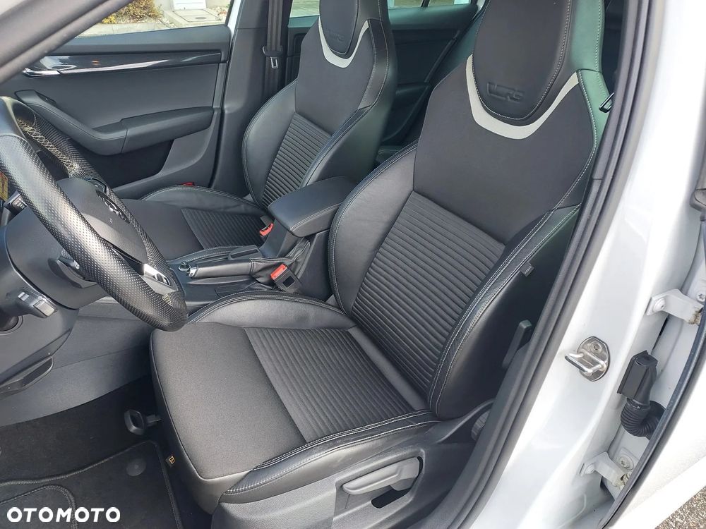 Skoda Octavia 2.0 TDI DSG RS - 19