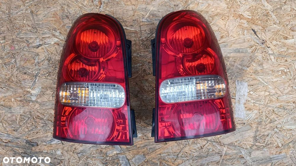 LAMPA TYLNA LEWA EUROPA LEWY TYŁ KOMPLET 2 SZT SSANGYONG REXTON 2.3 - 1