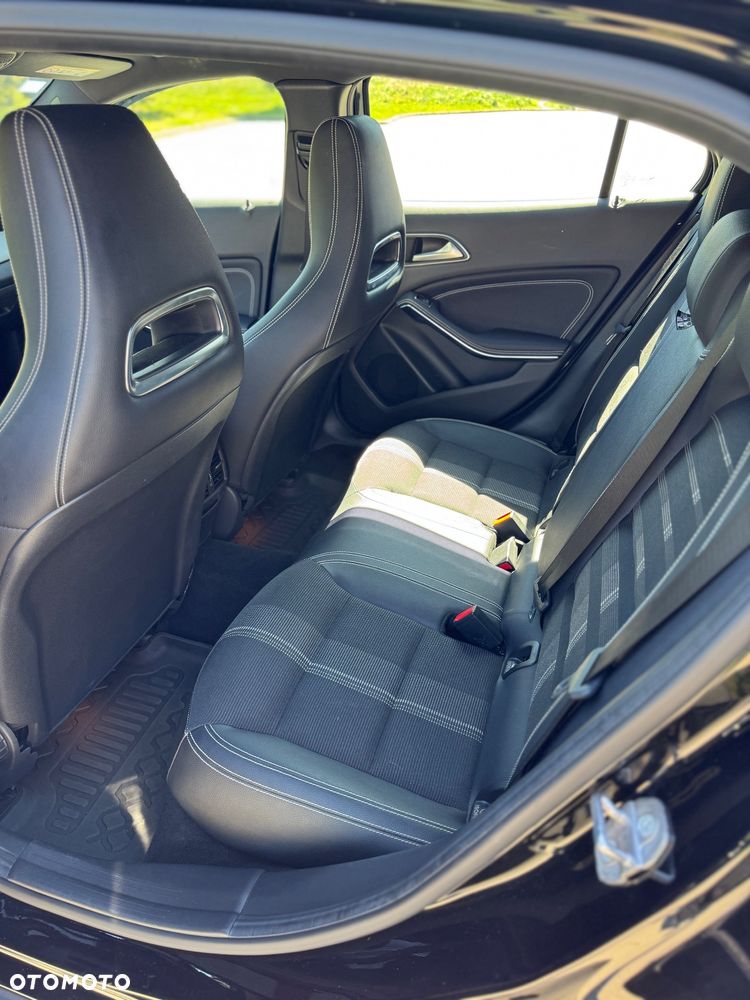 Mercedes-Benz GLA 200 7G-DCT - 13