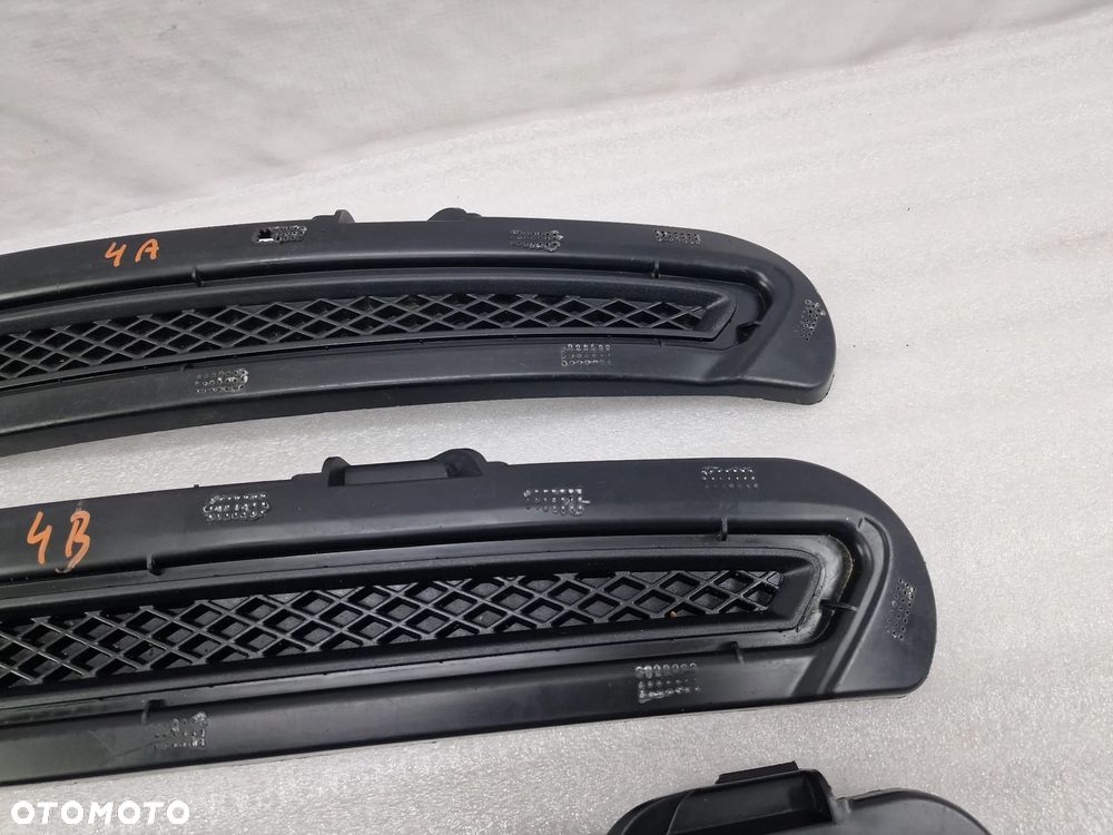 FORD MONDEO MK4 LIFT 09- LEWA / PRAWA KRATKA BOCZNA ZDERZAKA PRZEDNIEGO PRZÓD / LISTWA , NR BS71-15A281-A / BS71-15A282-A , NR AUKCJI B/4 - 4