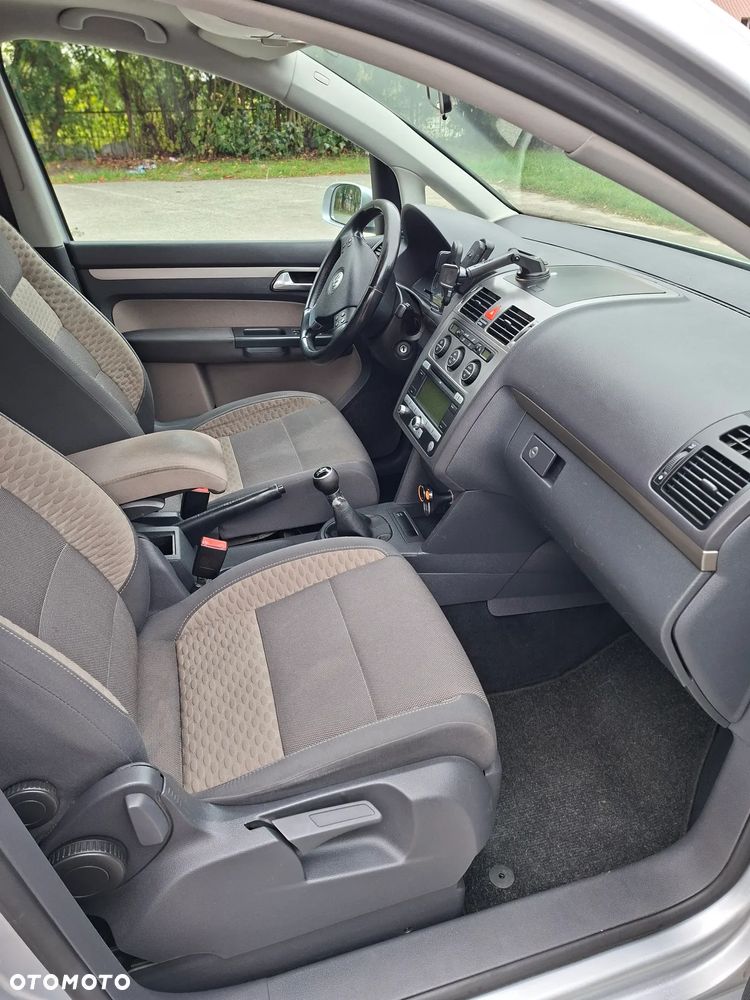 Volkswagen Touran - 11