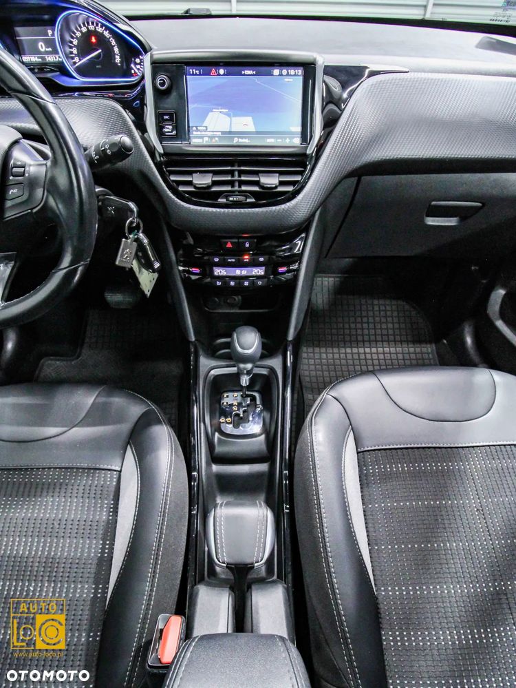 Peugeot 2008 1.2 Pure Tech GPF Allure S&S EAT6 - 17