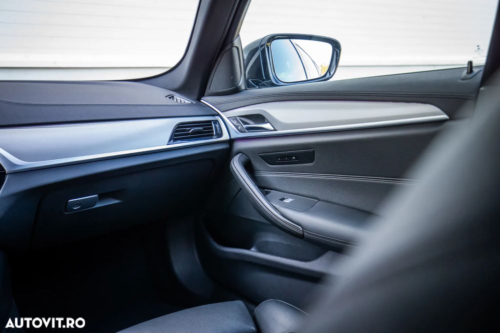BMW Seria 5 530i xDrive AT - 25