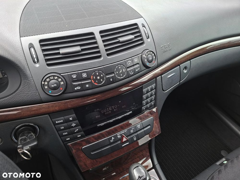 Mercedes-Benz Klasa E 200 Kompressor Automatik Classic - 26