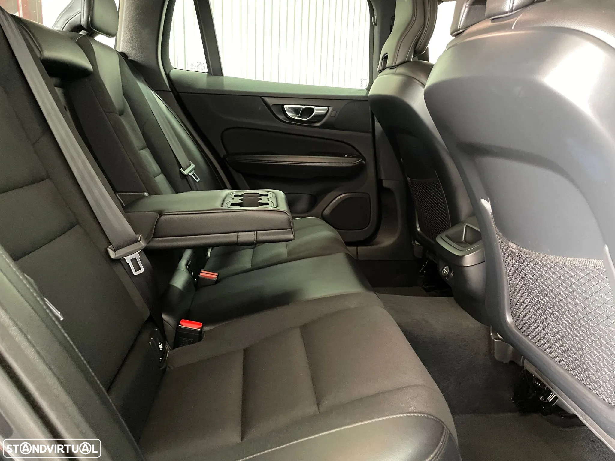 Volvo V60 2.0 D3 Momentum - 29