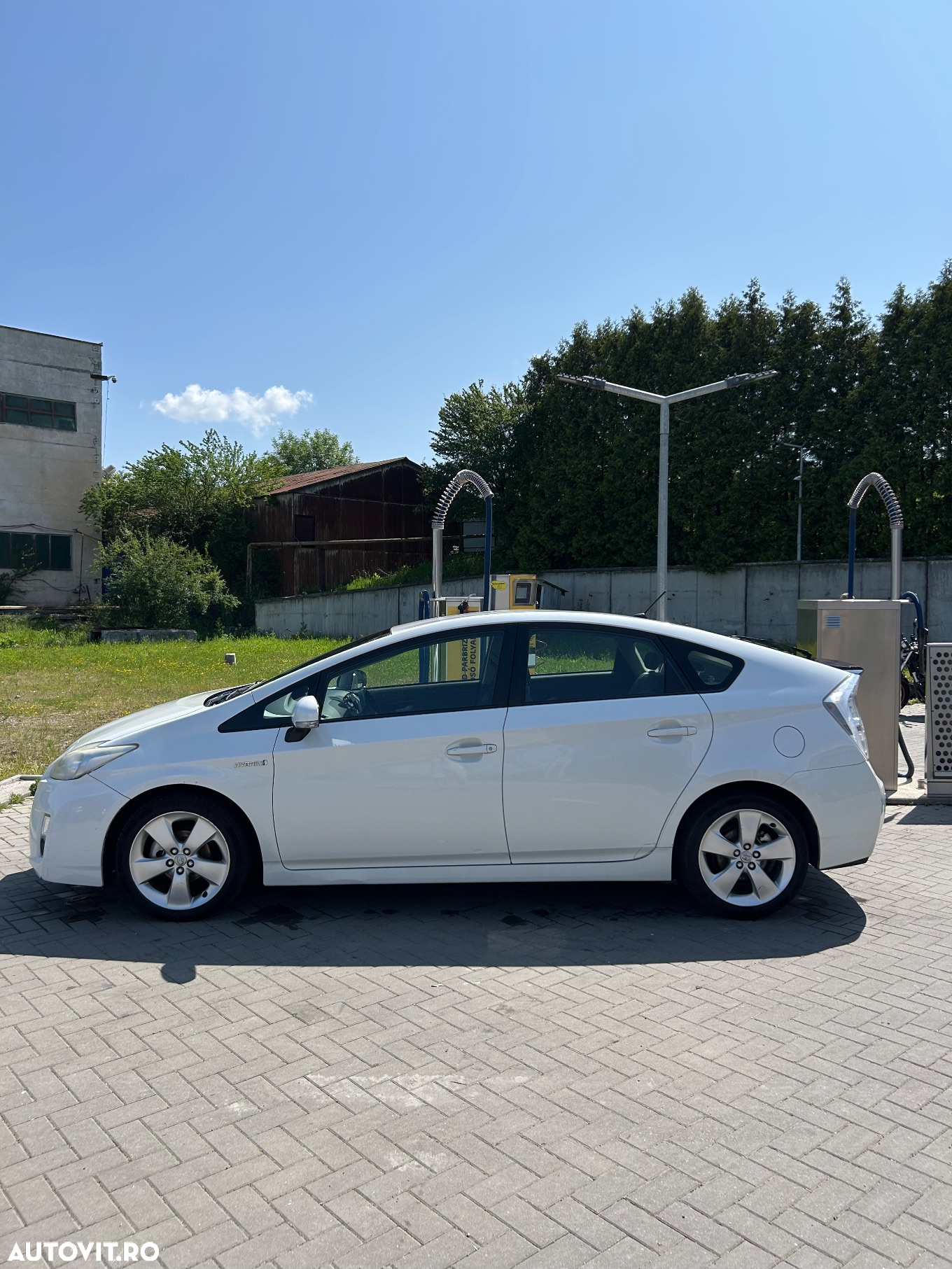 Toyota Prius (Hybrid) Sol - 5
