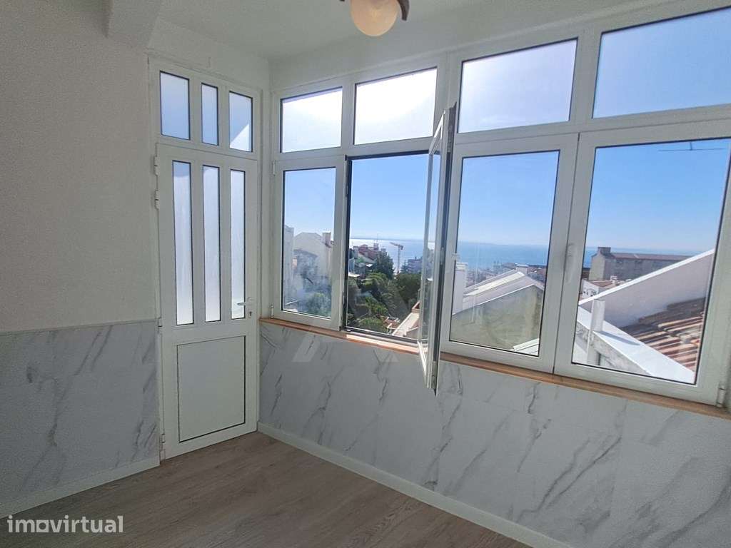 Apartamento T2 remodelado com duas casas de banho e vista mar - Grande imagem: 2/26