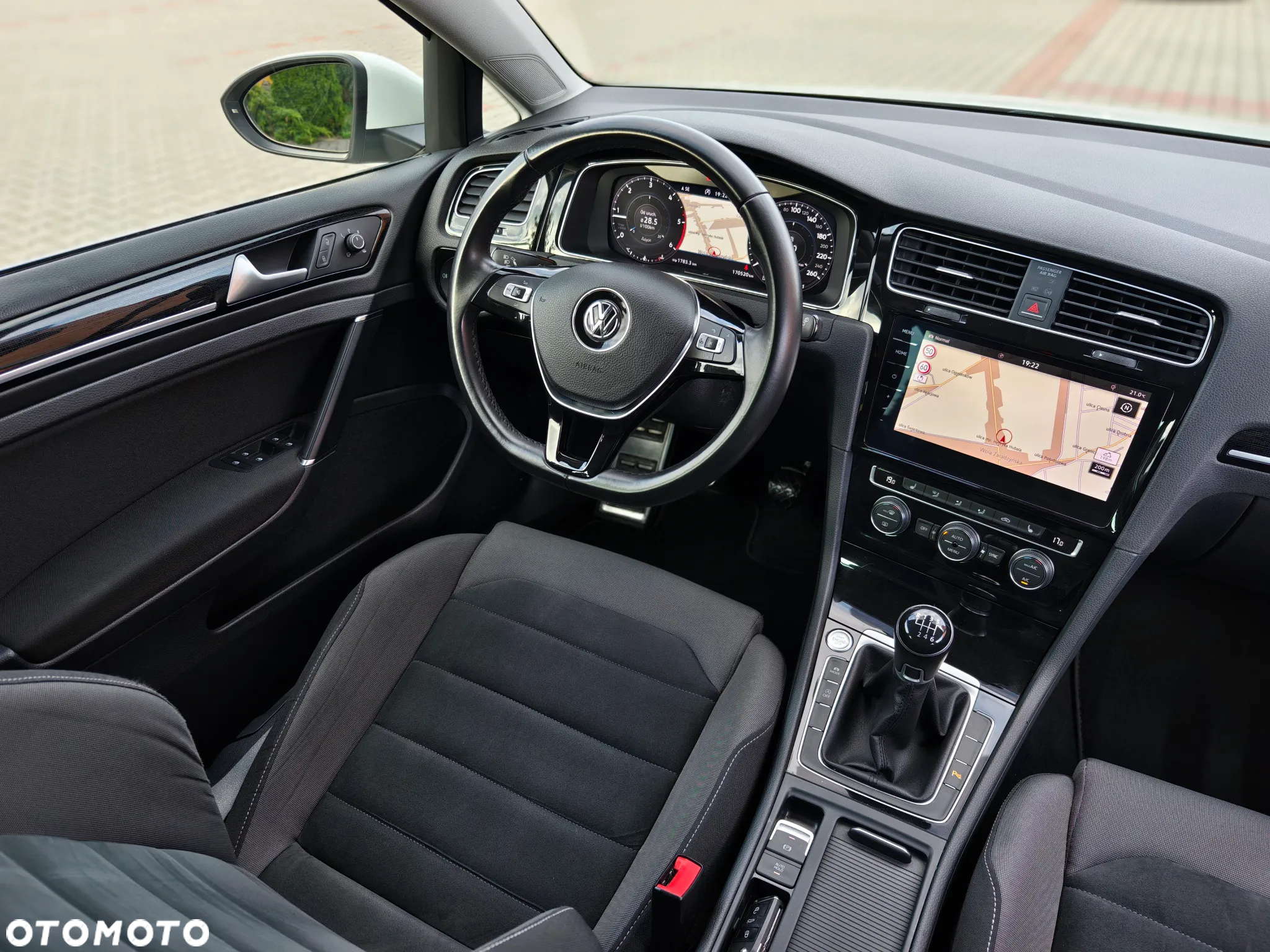 Volkswagen Golf 2.0 TDI SCR Highline - 14