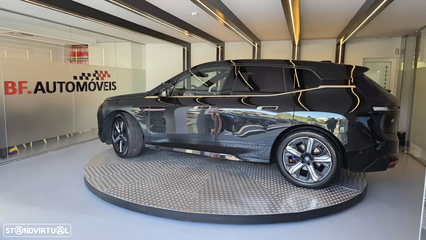 BMW iX xDrive 40 Pack Desportivo - 14