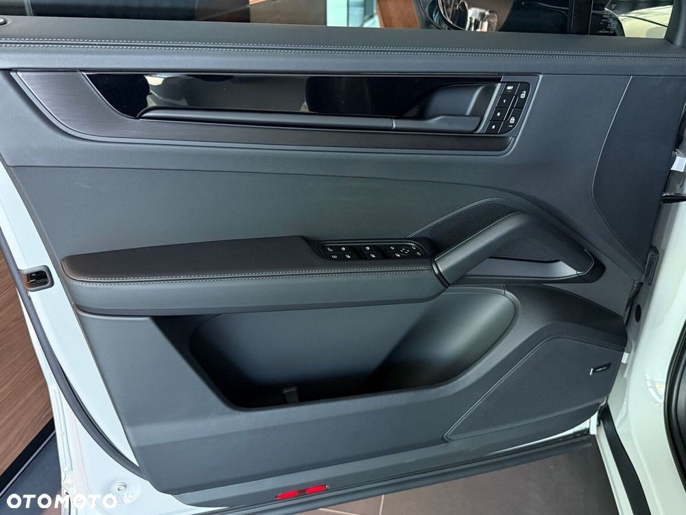 Porsche Cayenne - 15