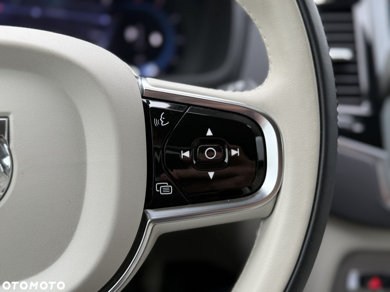 Volvo XC 90 - 9