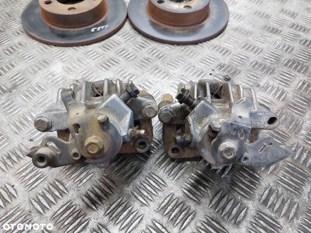 TARCZE HAMULCOWE TYŁ + KLOCKI + ZACISKI AUDI A3 8L GOLF IV LEON I - 2