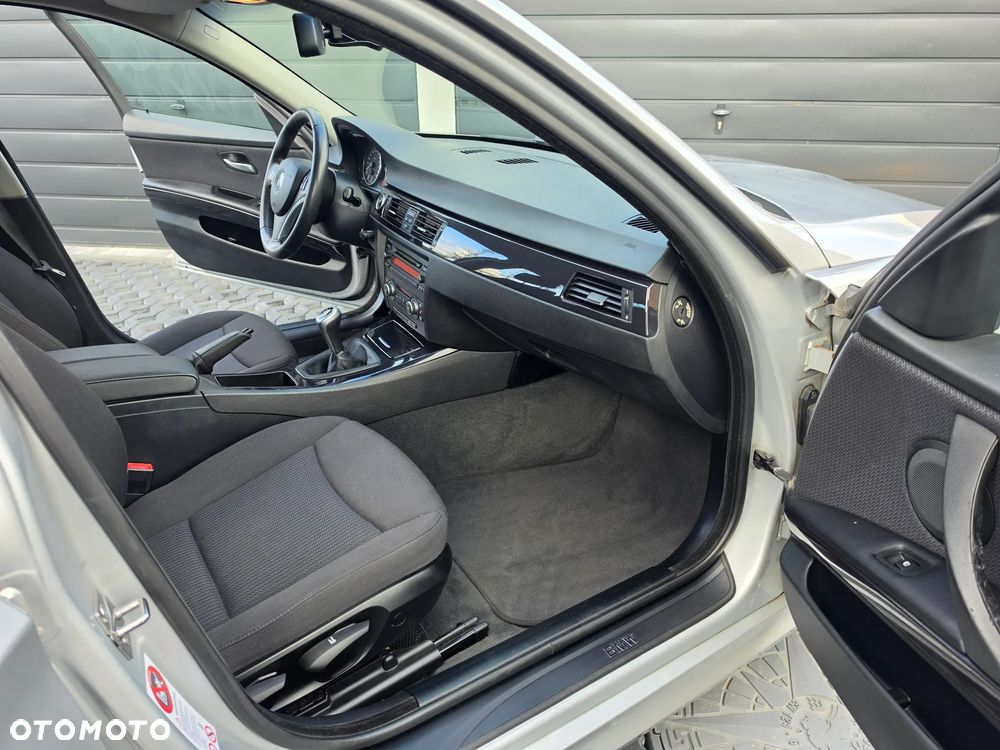 BMW Seria 3 318d DPF - 12