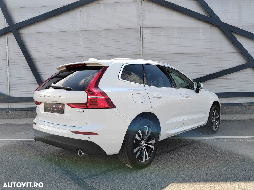 Volvo XC 60 B5 MHEV AT8 AWD Momentum Pro - 4