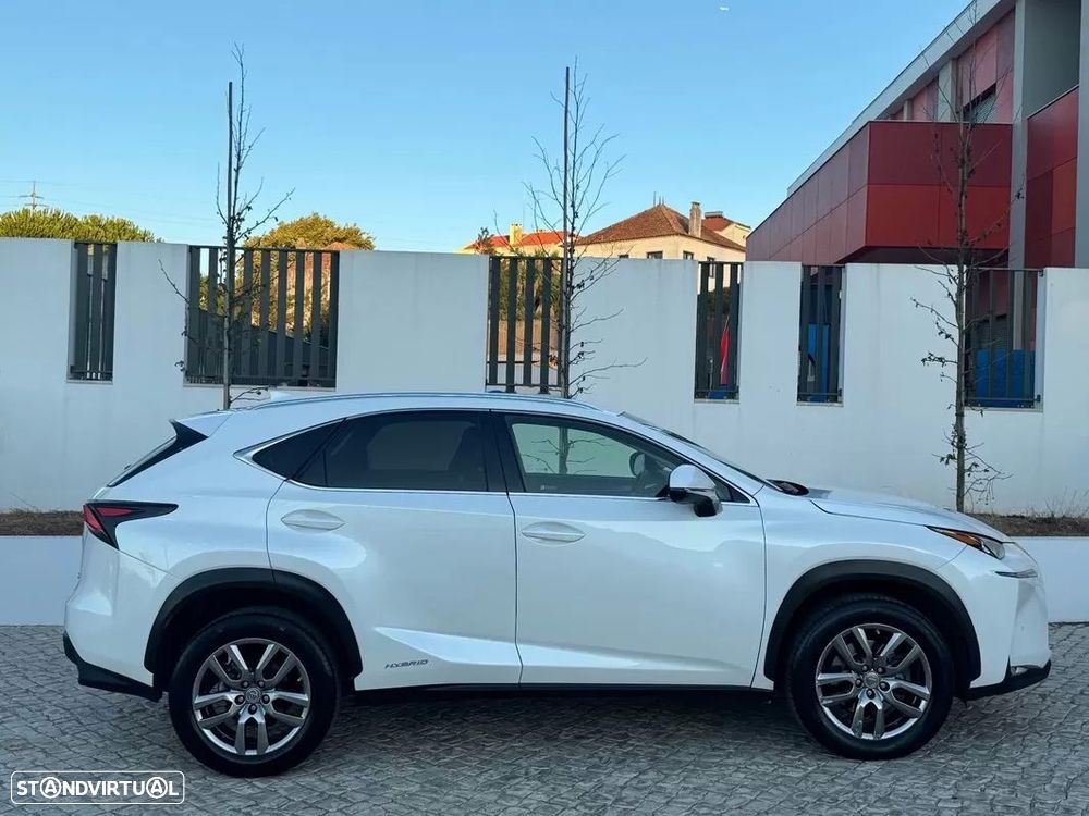 Lexus NX 300h Executive - 11