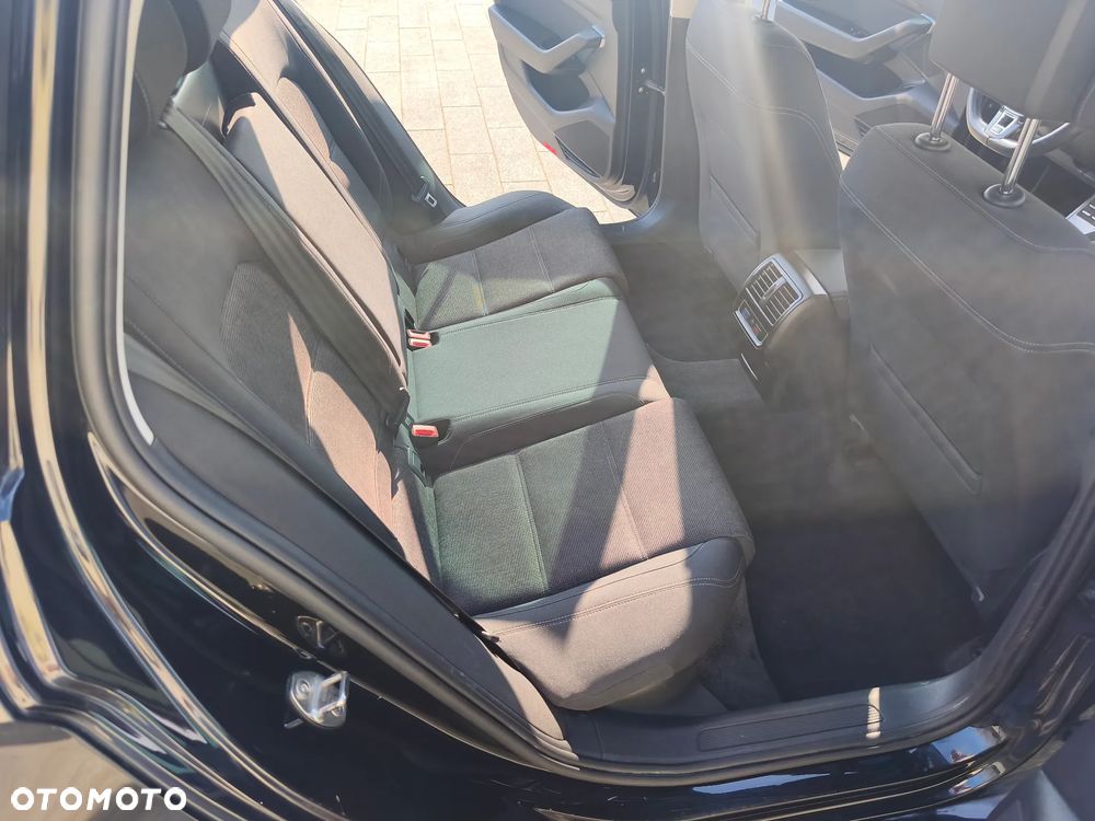 Volkswagen Passat 2.0 TDI (BlueMotion Technology) Highline - 15