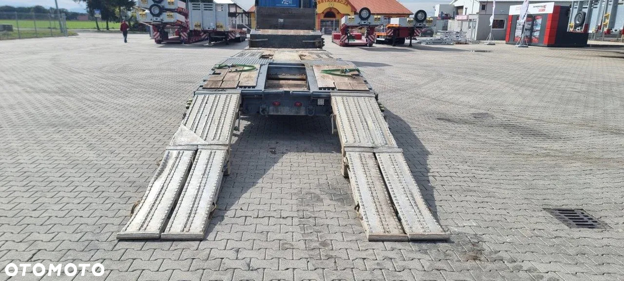 Meusburger Naczepa niskopodwoziowa 3 osiowa Meusburger, zagłębienia, najazdy - 18