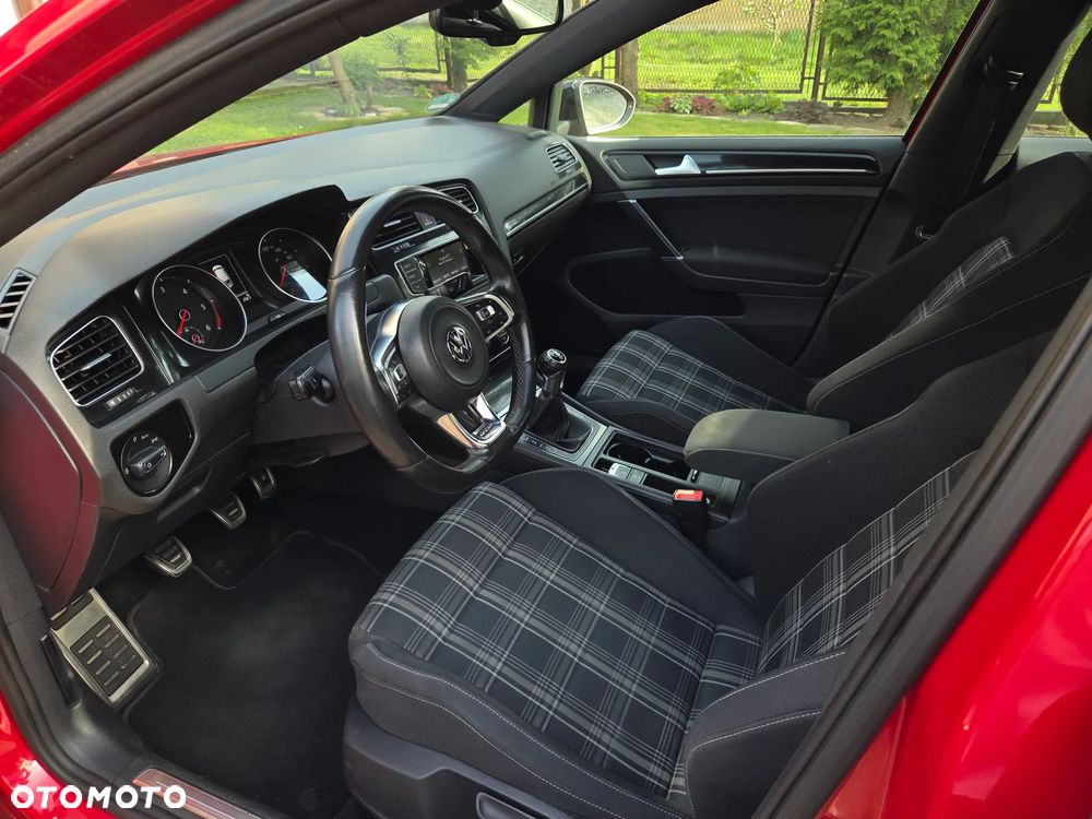 Volkswagen Golf 2.0 TDI BMT GTD - 11